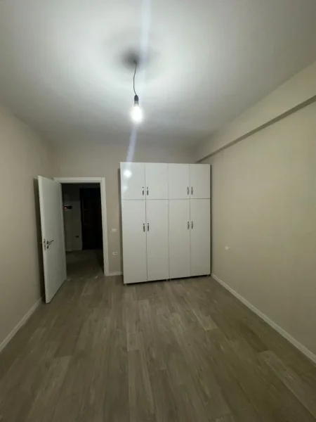 Tirane, jepet me qera apartament 1+1 , 75 m² 350 € (Tek urban gayt)