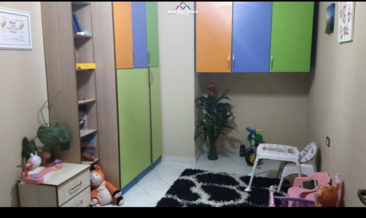 Tirane, jap me qera apartament 3+1 Kati 7, 84 m² 500 € (laprake)