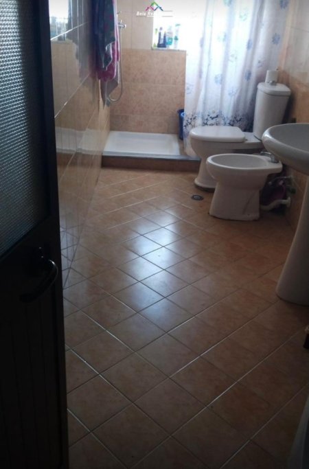 Tirane, jap me qera apartament 3+1 Kati 7, 84 m² 500 € (laprake)