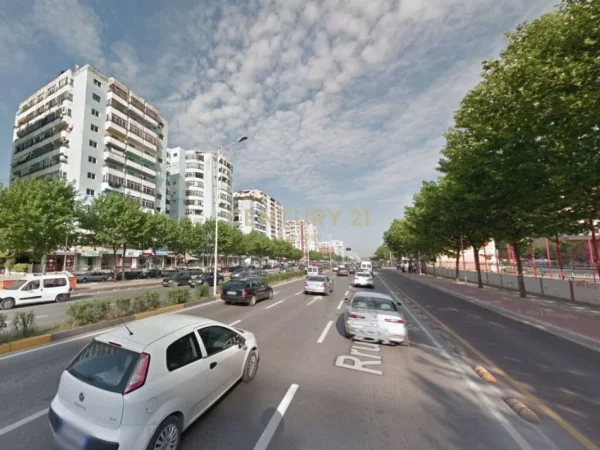 Tirane, jepet me qera ambjent biznesi , 4.264 m² (Rr. Dritan Hoxha - Laprake Tirana, Albania)