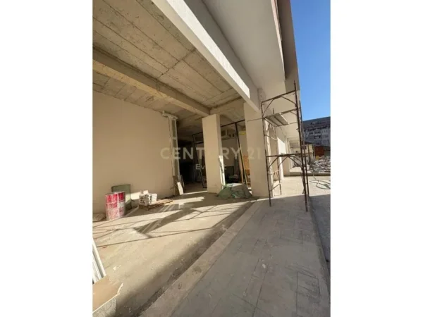 Tirane, jepet me qera ambjent biznesi Kati 0, 170 m² 3.700 € (PAZARI I RI)