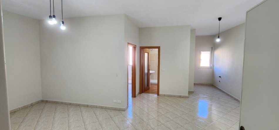 Durres, shitet apartament 2+1+Ballkon Kati 4, 95 m² 95.000 € (Rr Pavaresia Plazh)