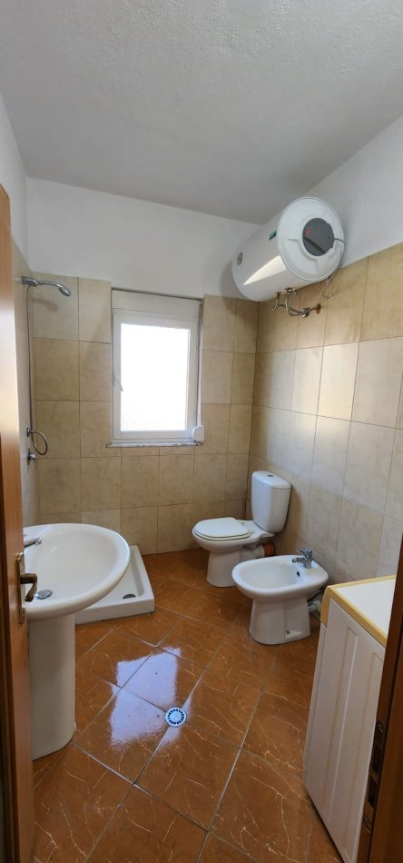 Durres, shitet apartament 2+1+Ballkon Kati 4, 95 m² 95.000 € (Rr Pavaresia Plazh)