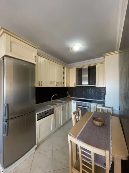 Tirane, jepet me qera apartament 2+1 Kati 9, 104 m² 800 € (Blloku)