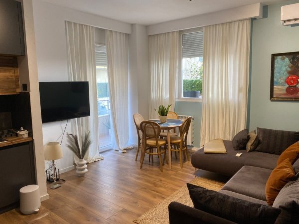 Tirane, jepet me qera apartament 2+1 Kati 7, 115 m² 500 € (ali demi)