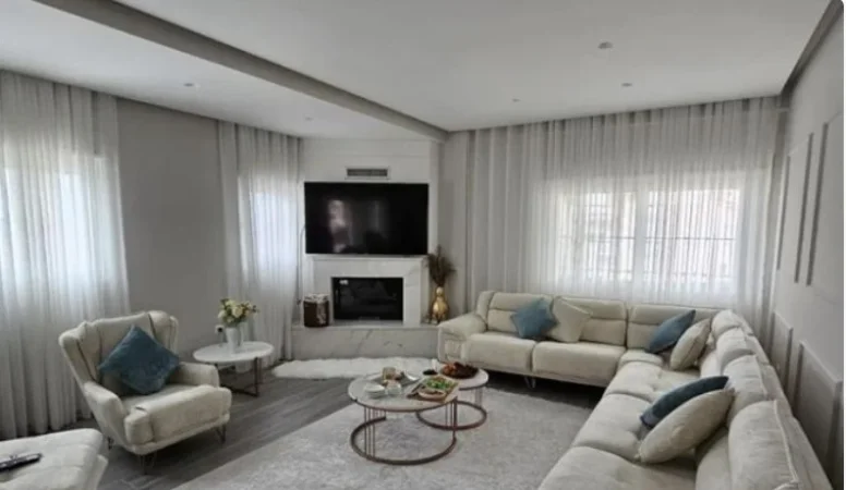 Tirane, shitet apartament 2+1+Ballkon Kati 4, 172 m² 216.000 € (Rruga e Dajtit)