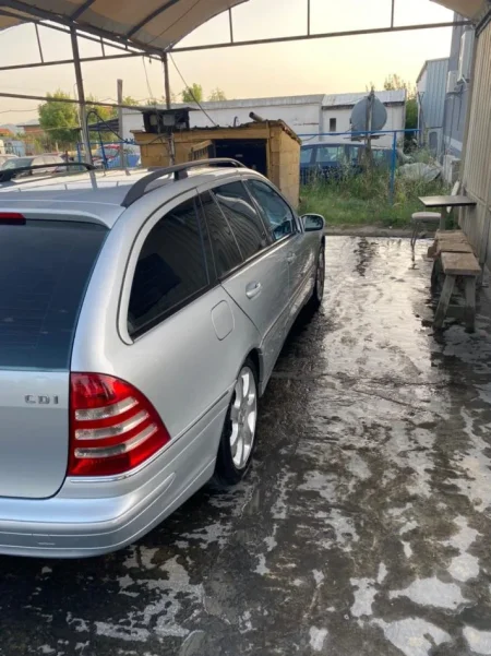 Tirane, shitet me portobagazh Benz Nafte, gri metalizato automatik Kondicioner 220 km 4.000 €