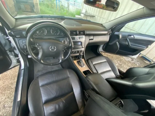Tirane, shitet me portobagazh Benz Nafte, gri metalizato automatik Kondicioner 220 km 4.000 €