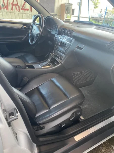 Tirane, shitet me portobagazh Benz Nafte, gri metalizato automatik Kondicioner 220 km 4.000 €