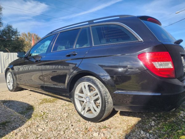 Tirane, shitet me portobagazh Mercedes Nafte, automatik Klima 225 km 8.000 €