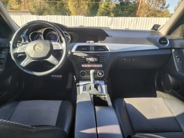 Tirane, shitet me portobagazh Mercedes Nafte, automatik Klima 225 km 8.000 €