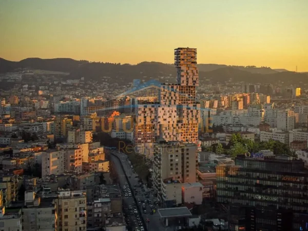 Tirane, shitet apartament 1+1+Ballkon Kati 16, 81 m²  € (Hora Vertikale)