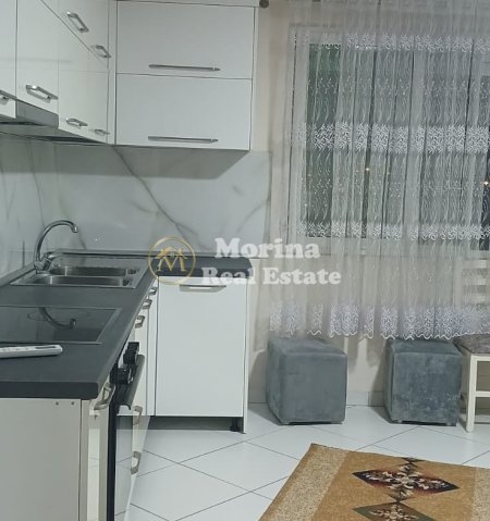 Tirane, jepet me qera shtepi 3+1 Kati 3, 136 m² 700 € (Don Bosko)