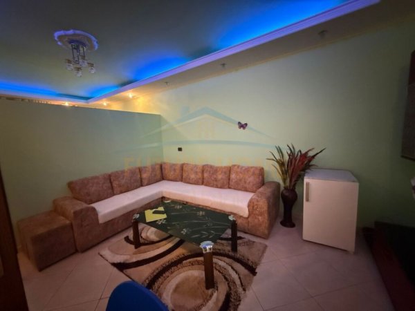Tirane, jepet me qera Vile 1+1 Kati 1, 65 m² 350 € 
