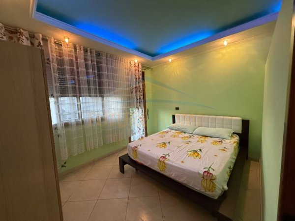 Tirane, jepet me qera Vile 1+1 Kati 1, 65 m² 350 € 