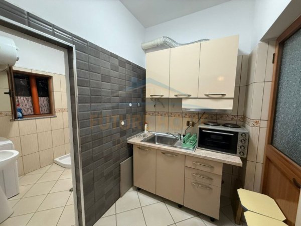 Tirane, jepet me qera Vile 1+1 Kati 1, 65 m² 350 € 