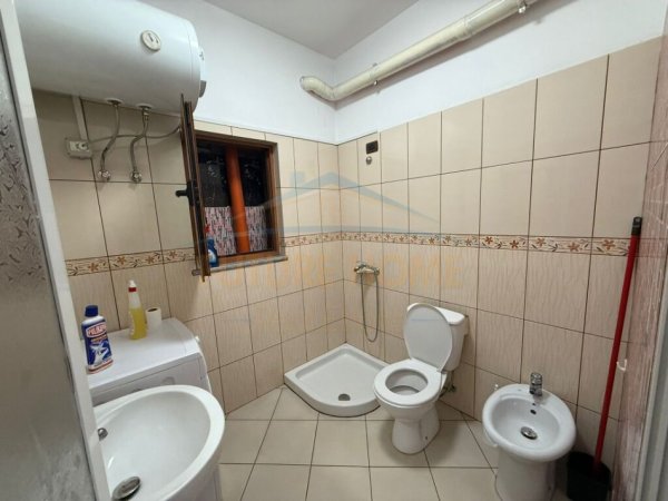 Tirane, jepet me qera Vile 1+1 Kati 1, 65 m² 350 € 