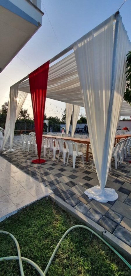 Sherbime me cadra/tenda, tavolina, karrige me qera