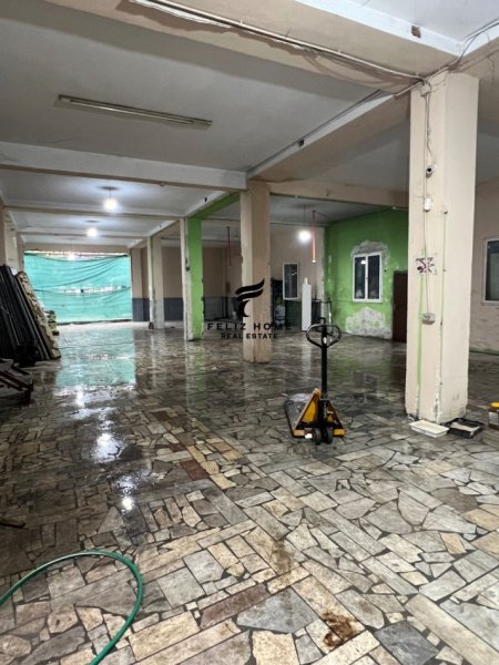 Tirane, jepet me qera magazine Kati 0, 368 m² 2.500 € (YZBERISHT)