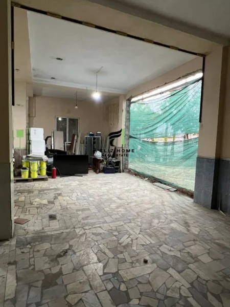 Tirane, jepet me qera magazine Kati 0, 368 m² 2.500 € (YZBERISHT)