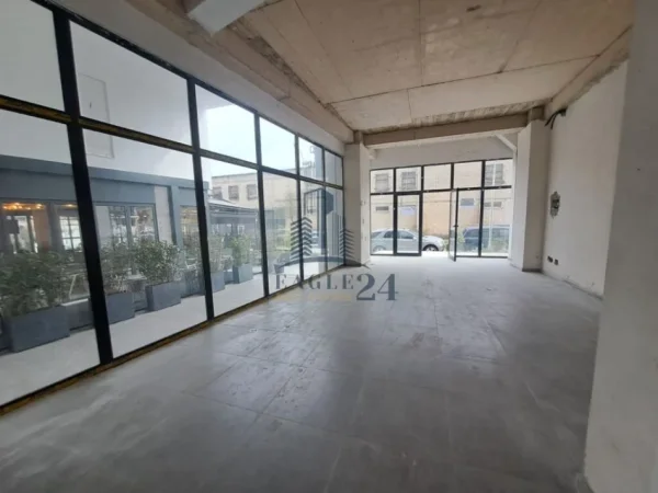 Tirane, shitet dyqan , 56 m² 152.000 € (MISTO MAME)