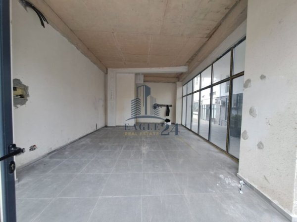 Tirane, jepet me qera dyqan , 56 m² 550 € (MISTO MAME)