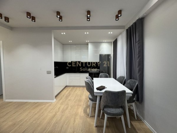 Tirane, jepet me qera apartament 2+1+Ballkon Kati 3, 105 m² 1.200 € (Kompleksi FZ, Liqeni i Thatë)