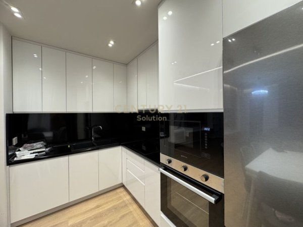 Tirane, jepet me qera apartament 2+1+Ballkon Kati 3, 105 m² 1.200 € (Kompleksi FZ, Liqeni i Thatë)