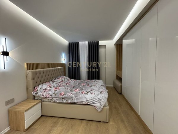 Tirane, jepet me qera apartament 2+1+Ballkon Kati 3, 105 m² 1.200 € (Kompleksi FZ, Liqeni i Thatë)