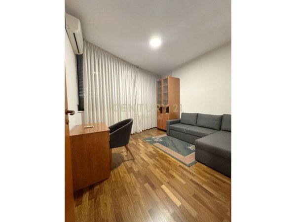 Tirane, jepet me qera apartament 3+1+Ballkon Kati 4, 170 m² 1.500 € (Rruga Sami Frasheri, Liqeni i Tiranës)