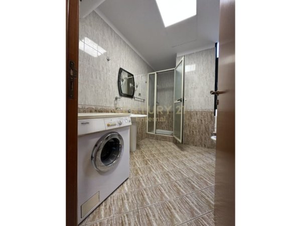 Tirane, jepet me qera apartament 3+1+Ballkon Kati 4, 170 m² 1.500 € (Rruga Sami Frasheri, Liqeni i Tiranës)