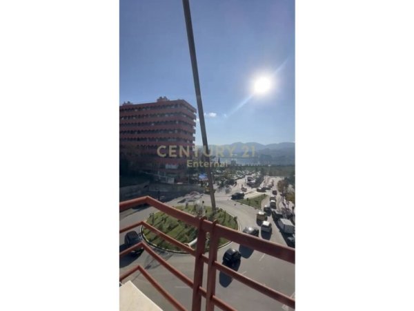 Tirane, jepet me qera apartament 3+1+Ballkon Kati 4, 170 m² 1.500 € (Rruga Sami Frasheri, Liqeni i Tiranës)