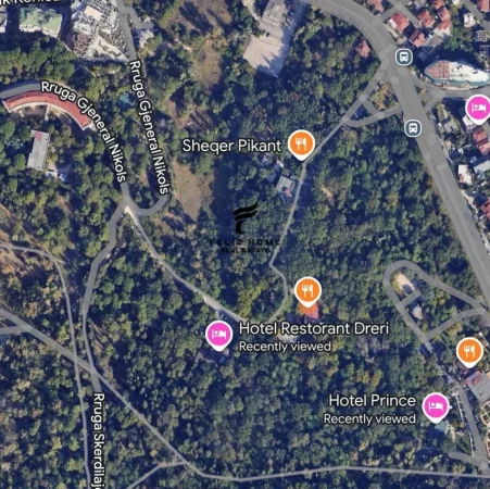 Tirane, shitet truall , 1.800 m² 1.000.000 € (LIQENI ARTIFICIAL)