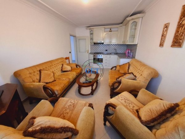 Durres, jepet me qera apartament 2+1+Ballkon Kati 4, 400 € (Qender)