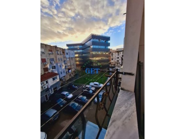 Durres, jepet me qera apartament 2+1+Ballkon Kati 4, 400 € (Qender)