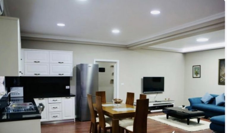 Tirane, jepet me qera apartament 3+1 Kati 1, 130 m² 800 € (Kompleksi dinamo)