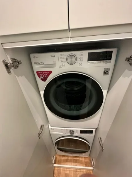 Tirane, jepet me qera apartament 3+1 Kati 3, 150 m² 2.300 € (TEG)
