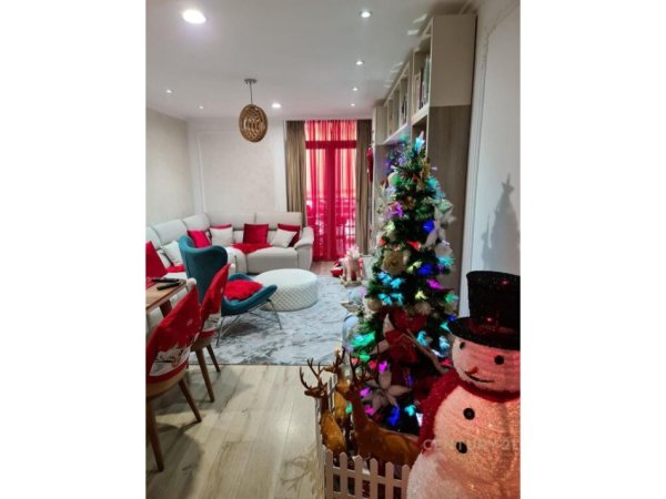 Tirane, shes apartament 2+1+Ballkon Kati 5, 115 m² 220.000 € (Rruga Bardhyl)