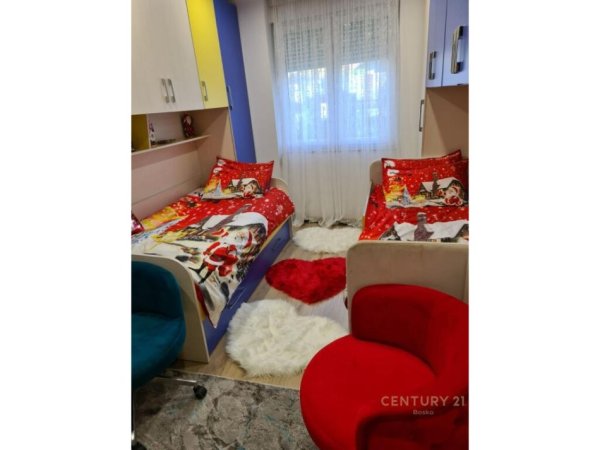 Tirane, shes apartament 2+1+Ballkon Kati 5, 115 m² 220.000 € (Rruga Bardhyl)