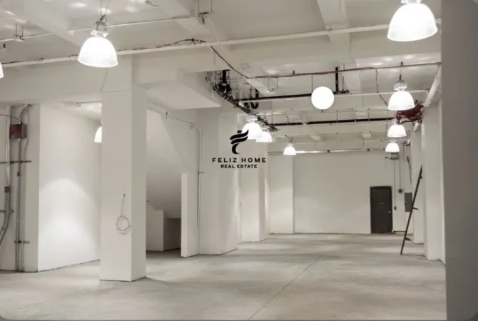 Tirane, jepet me qera dyqan Kati 0, 825 m² 4.500 € (PORCELAN)