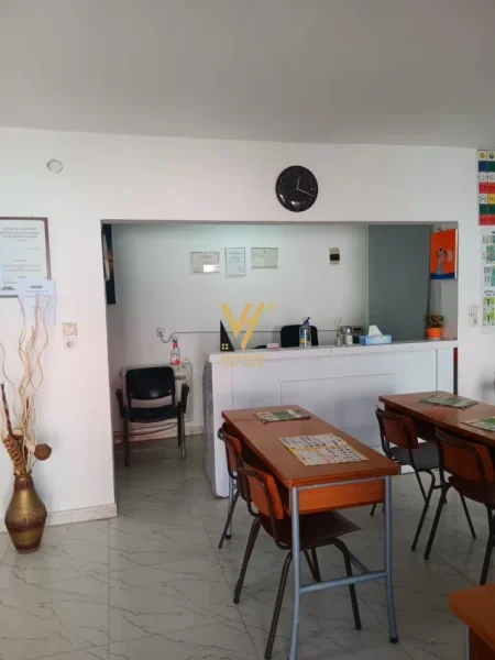 Tirane, shitet dyqan Kati 0, 50 m² 120.000 € (RRUGA XHANFIZE KEKO)