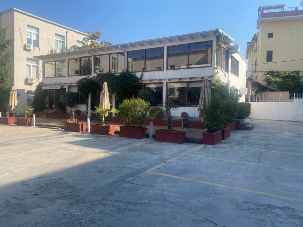 Tirane, jepet me qera ambjent biznesi Kati 0, 400 m² 1.200 € (Rruga Elbasanit)