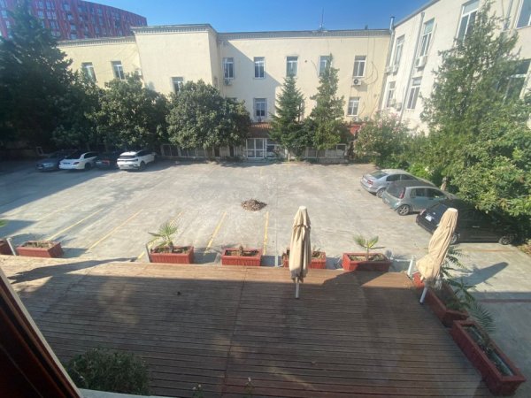 Tirane, jepet me qera ambjent biznesi Kati 0, 400 m² 1.200 € (Rruga Elbasanit)