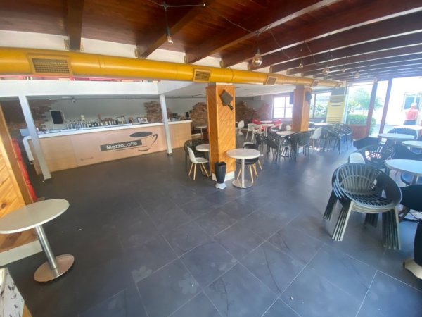 Tirane, jepet me qera ambjent biznesi Kati 0, 400 m² 1.200 € (Rruga Elbasanit)