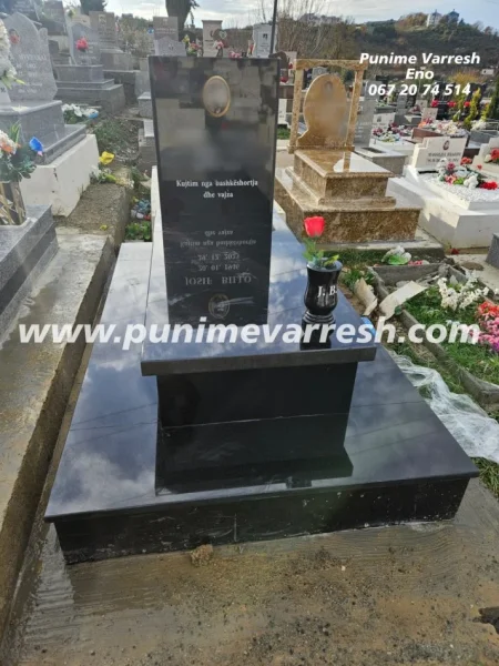 Tirane, ofroj Punime Varresh me granit te zi - Varrezat E Sharres