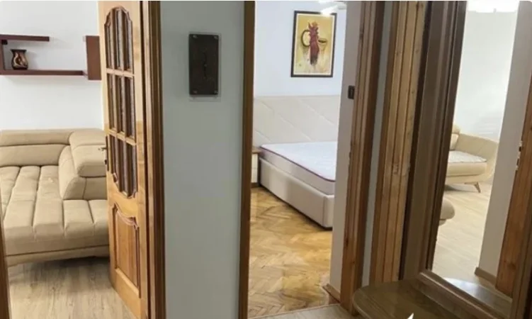 Tirane, jepet me qera apartament 2+1 Kati 1, 89 m² 700 € (Rruga fortuzi)