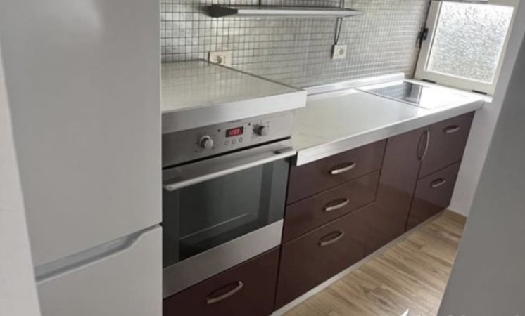 Tirane, jepet me qera apartament 2+1 Kati 1, 89 m² 700 € (Rruga fortuzi)