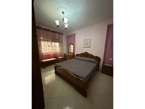 Tirane, jepet me qera apartament 2+1+Aneks+Ballkon Kati 3, 100 m² 500 € (Jata Market Astir)