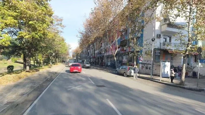 Tirane, jepet me qera dyqan Kati 0, 31 m² 400 € (vasil shanto)