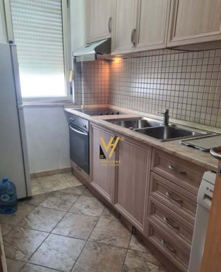 Tirane, jepet me qera apartament 2+1+Ballkon Kati 5, 106 m² 700 € (RRUGA E KOSOVARVE)